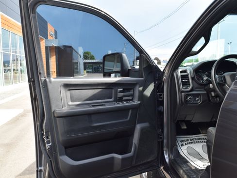 Used 2024 RAM 2500 Tradesman w/ Chrome Appearance Group AWD/4WD image 12