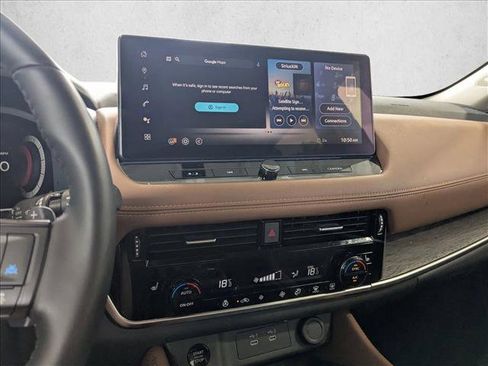 Used 2025 Nissan Rogue Platinum image 10