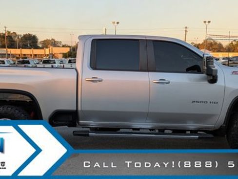 Used 2023 Chevrolet Silverado 2500 LT image 6