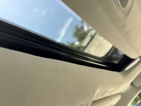 Used 2024 Lexus ES 350 w/ Premium Package FWD image 19