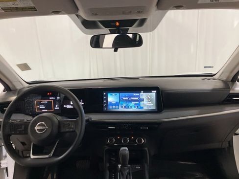 Used 2025 Nissan Kicks SV image 25