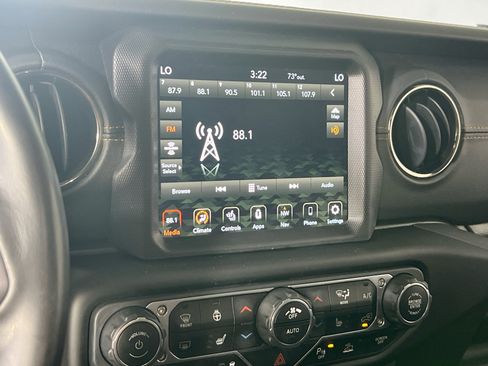 Used 2021 Jeep Wrangler Unlimited Sahara AWD/4WD image 15