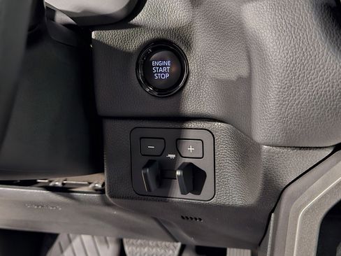 Used 2025 Toyota Tundra Limited image 34