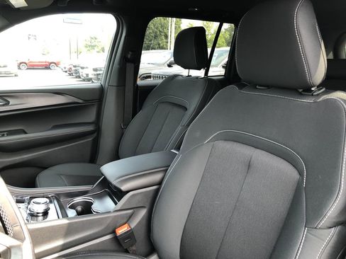 New 2025 Jeep Grand Cherokee Laredo X w/ Luxury Tech Group I image 14