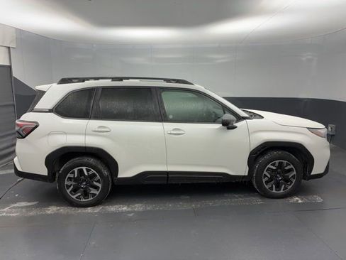 Used 2025 Subaru Forester Premium image 3