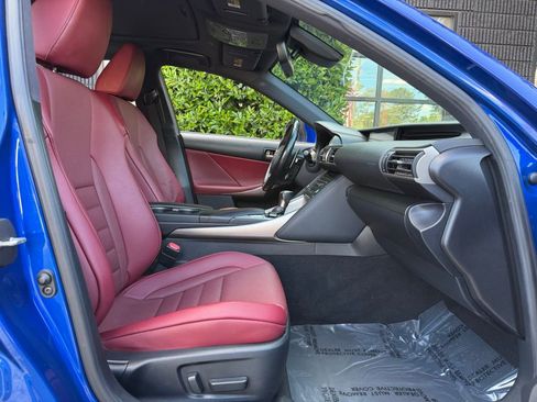 Used 2019 Lexus IS 300 F Sport w/ F Sport Package image 33