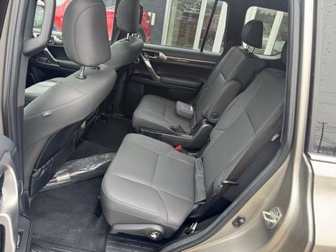 Used 2023 Lexus GX 460 Premium w/ Accessory Package AWD/4WD image 46