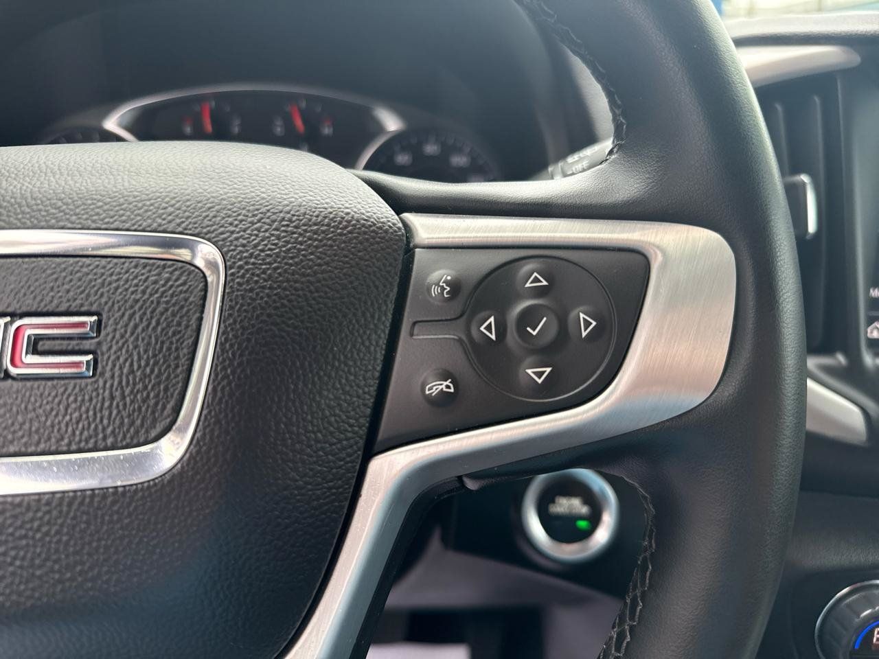 Used 2023 GMC Terrain SLT AWD/4WD image 15