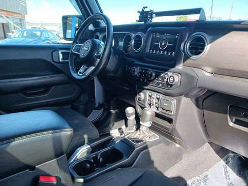 Used 2018 Jeep Wrangler Unlimited Sahara AWD/4WD image 22