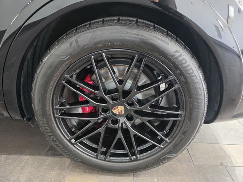 Used 2025 Porsche Cayenne GTS AWD/4WD image 14
