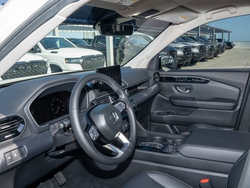 Certified 2025 Honda Pilot EX-L image 16