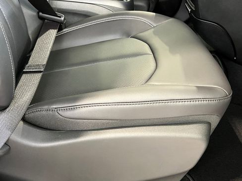 New 2026 Chrysler Pacifica Select image 9