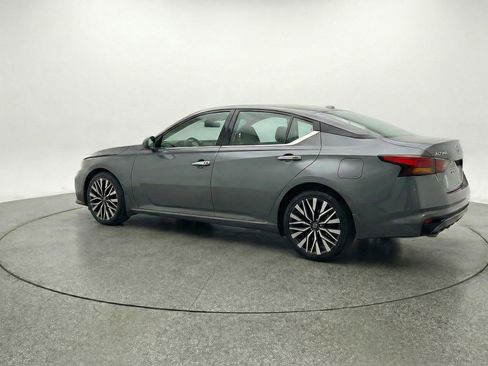 Used 2025 Nissan Altima 2.5 SV FWD image 6