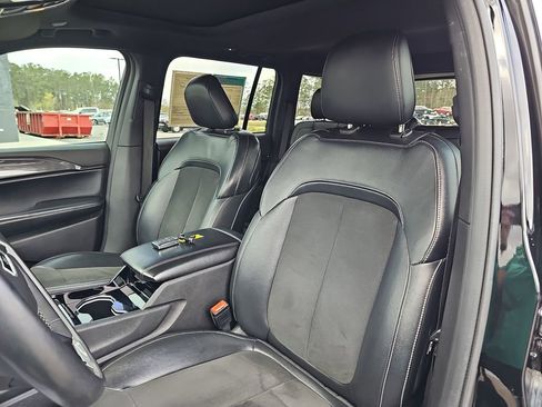 Used 2023 Jeep Grand Cherokee Altitude image 19