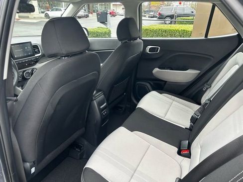 Certified 2025 Hyundai Venue SEL image 9