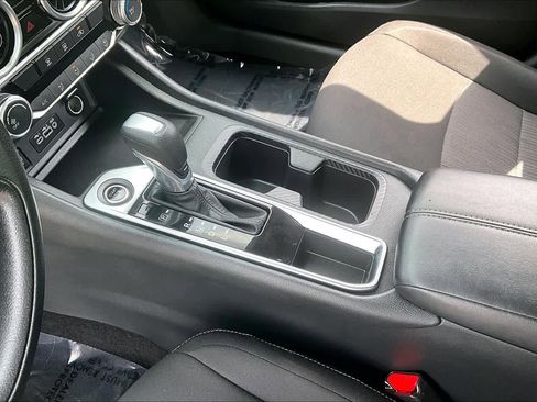 Used 2025 Nissan Sentra SV FWD image 17
