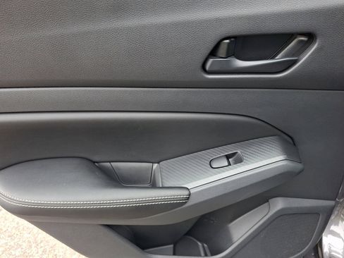 Used 2025 Nissan Altima 2.5 SV FWD image 19