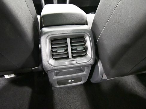 Used 2023 Volkswagen Taos SE w/ Panoramic Sunroof Package AWD/4WD image 17