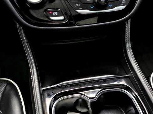 Used 2022 Chrysler Pacifica Limited w/ S Appearance Package FWD image 22