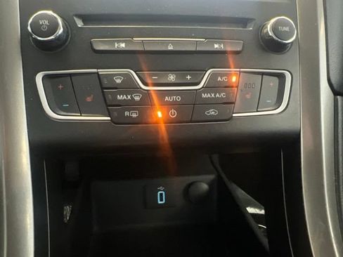 Used 2018 Ford Fusion SE w/ Equipment Group 602A FWD image 23