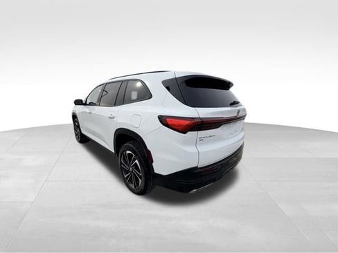 Used 2025 Buick Enclave Sport Touring image 4