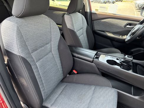 Used 2023 Nissan Rogue SV FWD image 10