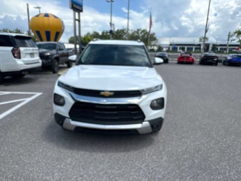 Used 2023 Chevrolet TrailBlazer LT w/ Convenience Package FWD image 2
