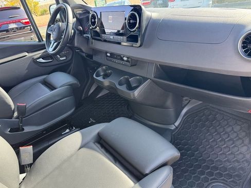 Used 2023 Mercedes-Benz Sprinter 2500 image 46