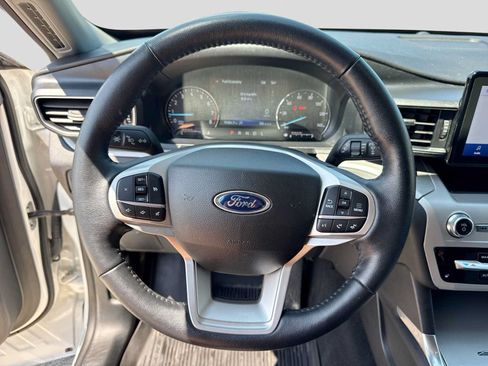 Used 2023 Ford Explorer XLT w/ Equipment Group 202A AWD/4WD image 23