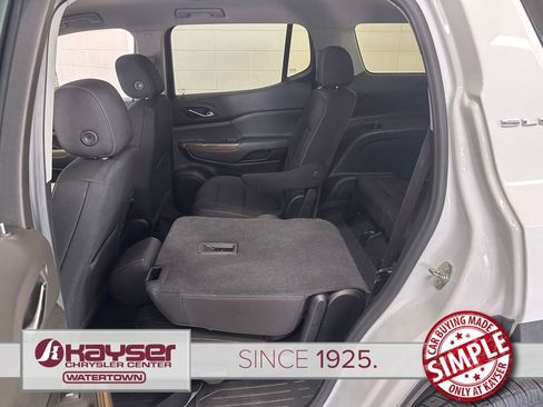 Used 2022 GMC Acadia SLE w/ LPO, Floor Liner Package AWD/4WD image 34