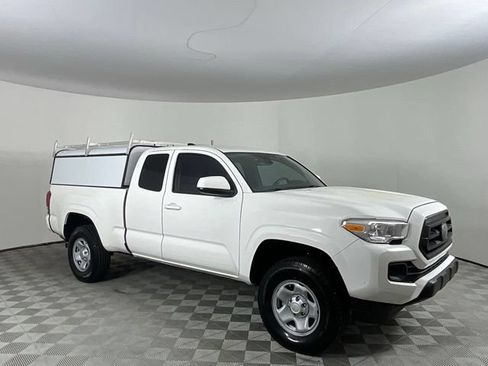 Used 2022 Toyota Tacoma SR RWD image 3