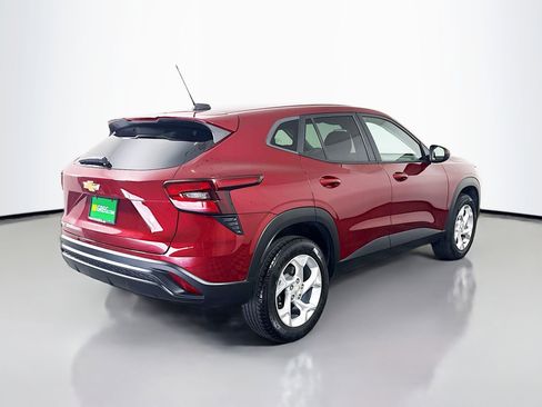 Used 2024 Chevrolet Trax LS w/ LS Convenience Package FWD image 10