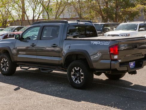 Used 2018 Toyota Tacoma TRD Off-Road image 7