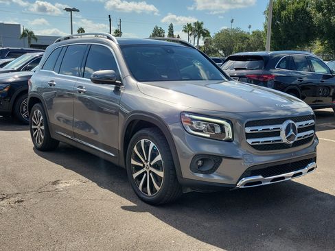 Used 2021 Mercedes-Benz GLB 250 image 2