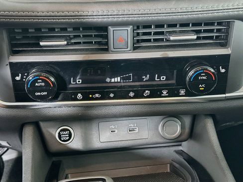 Used 2023 Nissan Rogue SV w/ SV Premium B Package FWD image 24