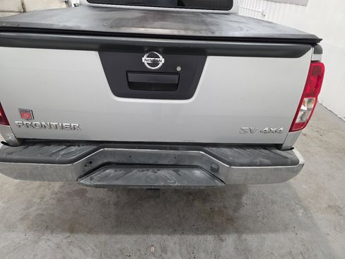 Used 2014 Nissan Frontier SV image 12