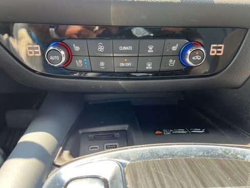 Used 2024 Buick Enclave Premium image 15