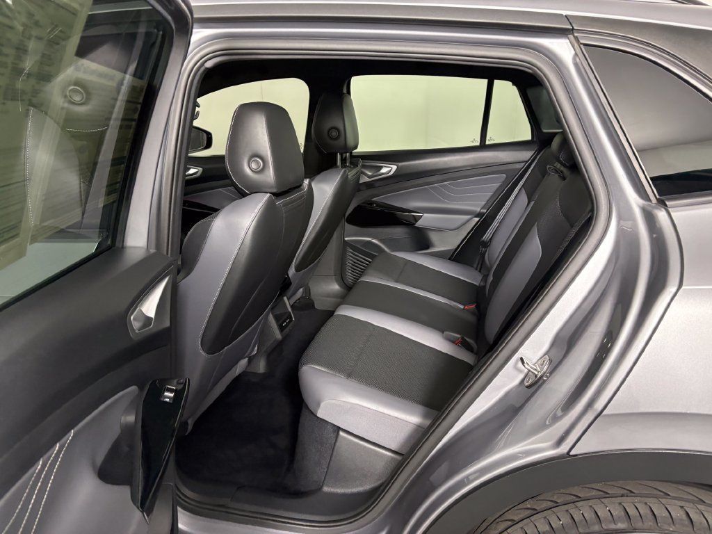 Used 2023 Volkswagen ID.4 Pro S AWD/4WD image 29
