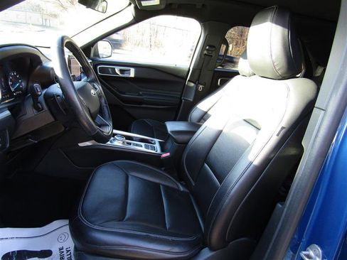 Used 2020 Ford Explorer XLT w/ Equipment Group 202A image 12
