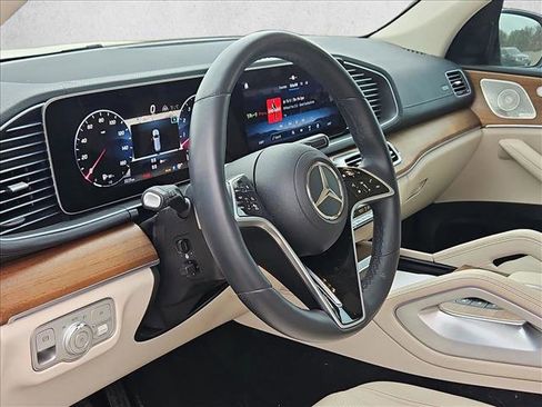 Used 2024 Mercedes-Benz GLS 450 4MATIC image 9