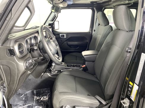 Used 2022 Jeep Gladiator Mojave AWD/4WD image 14