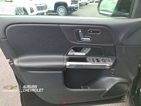 Used 2024 Mercedes-Benz GLB 250 image 16
