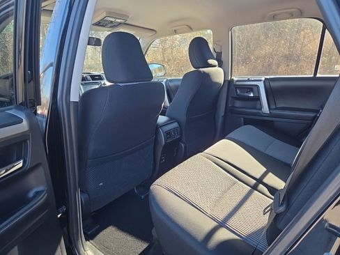 Used 2016 Toyota 4Runner SR5 image 7