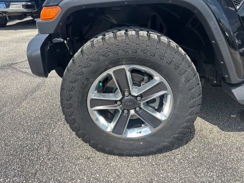 Used 2020 Jeep Wrangler Unlimited Sahara AWD/4WD image 15