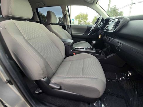 Used 2022 Toyota Tacoma SR image 11