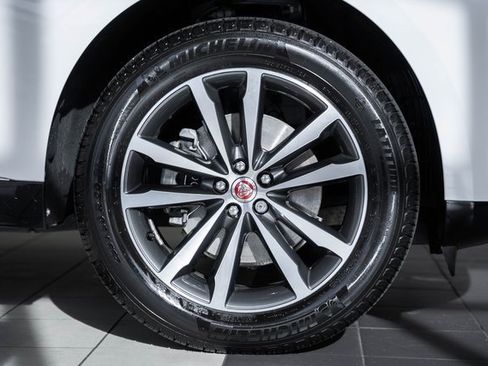 Used 2022 Jaguar F-PACE S image 15