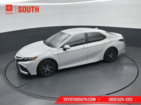 Used 2024 Toyota Camry SE FWD image 47