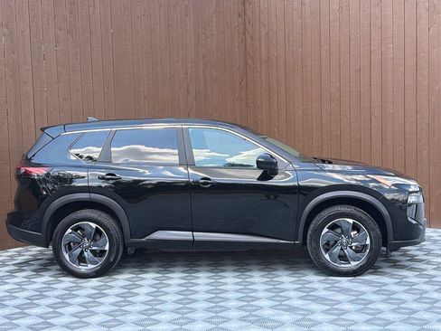 Used 2025 Nissan Rogue SV FWD image 12