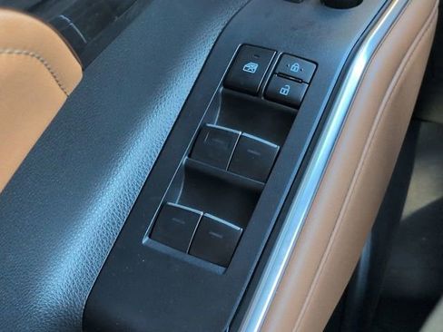 Used 2023 Toyota Highlander Platinum FWD image 25