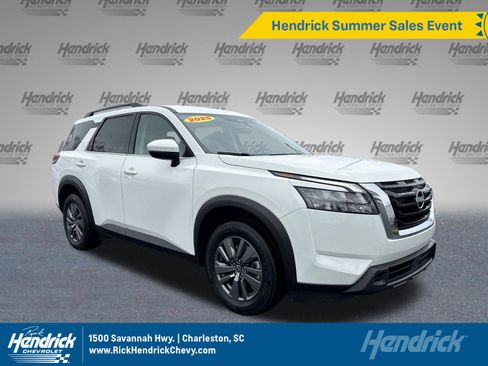 Used 2025 Nissan Pathfinder SV AWD/4WD image 1